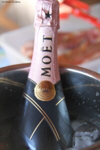 Moet (Bottleof MOET) Moet (Bottleof MOET)