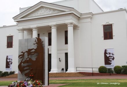 Nelson Mandela Sculptures & Art [1]